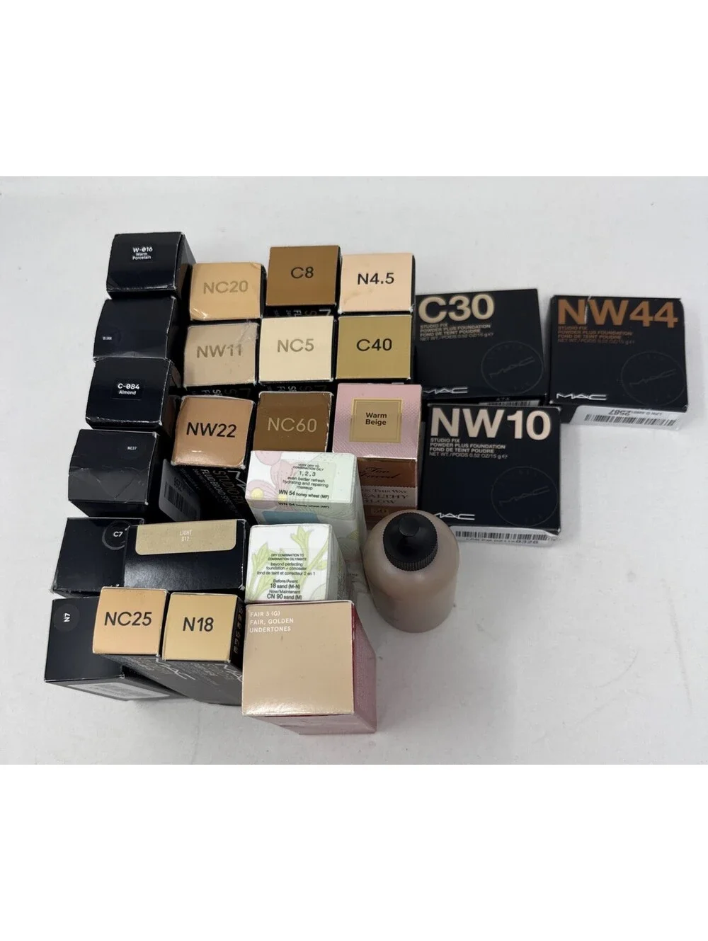 25 Lot Of Foundation Makeup Of Mac, Clinique, KVD, Born This Way, Bobbie Brown